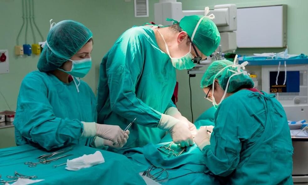 Si les dommages à la vessie sont graves, une intervention chirurgicale est nécessaire